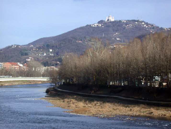 Turin: the Po bank in January, with Superga Basilica in the background. Manuel Barbera 2005.